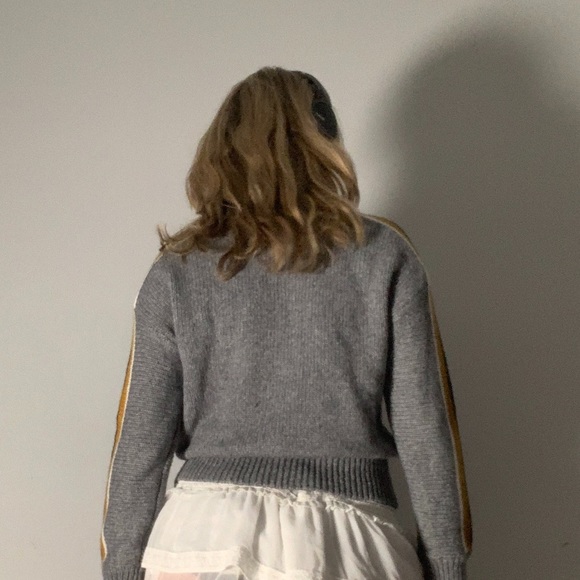 Cozy Grey striped crew neck sweater - Picture 5 of 9
